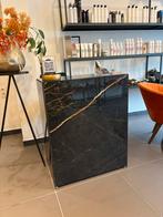 Inrichting meubels toog bloembak en kapof geltafel