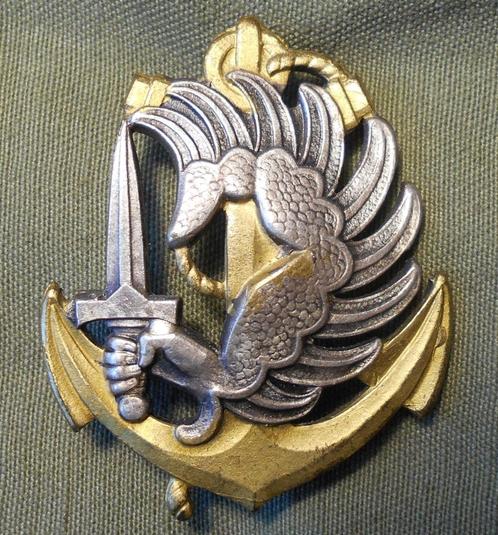 FRANCE / PARA / insigne de béret parachutiste ,  R.P.IM.A., Verzamelen, Militaria | Algemeen, Marine, Embleem of Badge, Verzenden