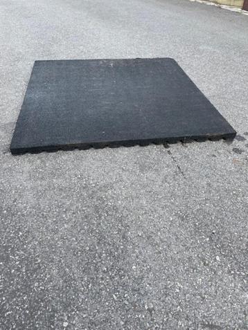 stalmatten 100cm x 100cm / 4cm dik / vochtdoorlatend beschikbaar voor biedingen