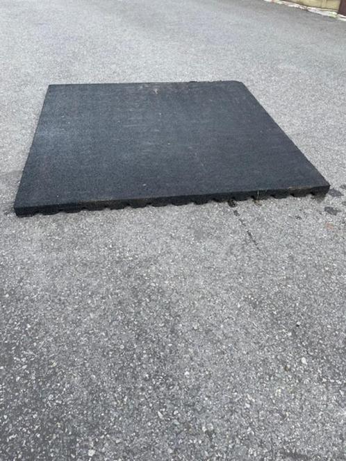stalmatten 100cm x 100cm / 4cm dik / vochtdoorlatend, Dieren en Toebehoren, Stalling en Weidegang, Stalling, 4 paarden of pony's of meer