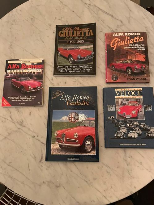 Livres Alfa Romeo Giulietta 750 et 101, Livres, Autos | Livres, Comme neuf, Alfa Romeo, Enlèvement ou Envoi