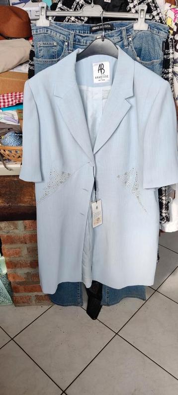 Nieuwe hemelsblauwe jas of wikkeljurk T 46 beschikbaar voor biedingen