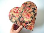 Boîte en forme de coeur avec des fleurs, Antiquités & Art, Curiosités & Brocante, Enlèvement ou Envoi