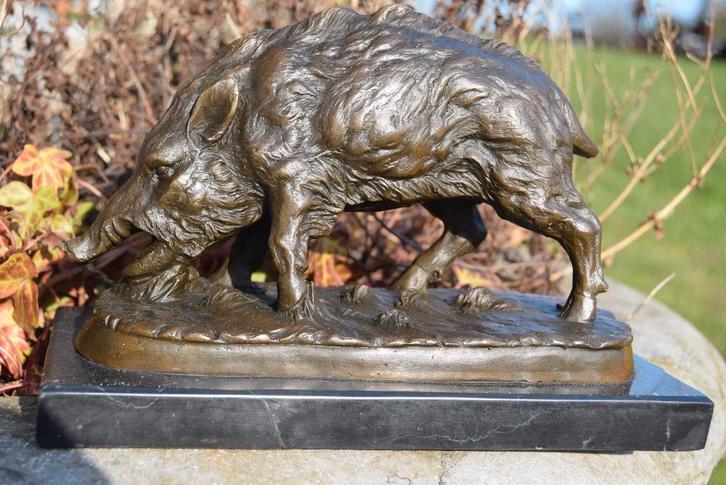 BRONZEN ZWIJN GESIGNEERD OP EEN MARMEREN SOKKEL., Antiek en Kunst, Antiek | Brons en Koper, Brons, Ophalen of Verzenden