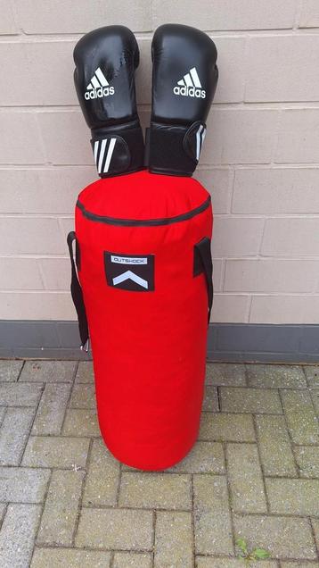 Outshock bokszak (40 kg) plus addidas bokshandschoenen, Sport en Fitness, Ophalen, Zo goed als nieuw