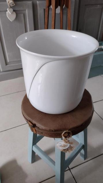 Witte stenen bloempot NIEUW beschikbaar voor biedingen