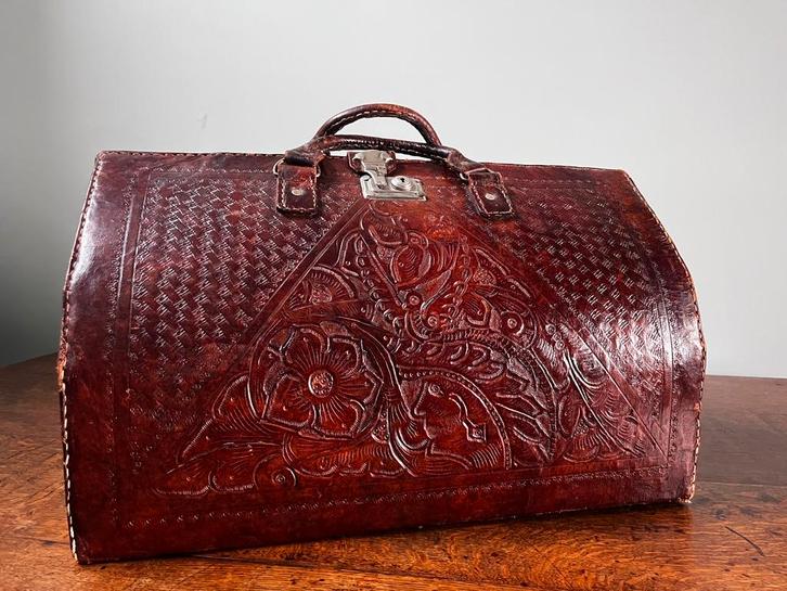 Oude lederen reistas/dokterstas, Handtassen en Accessoires, Tassen | Reistassen en Weekendtassen, Zo goed als nieuw, Ophalen of Verzenden