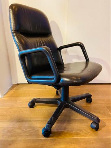 Vintage lederen bureaustoel  beschikbaar voor biedingen