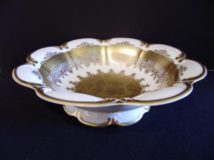 Coupe in >>> KARLSBADER <<< porselein met goud gehoogd., Antiek en Kunst, Antiek | Porselein, Ophalen
