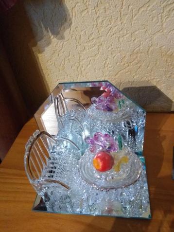 kristallen beeldje met spiegeltje  beschikbaar voor biedingen