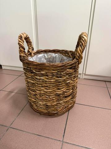 Plantenbak/pot beschikbaar voor biedingen
