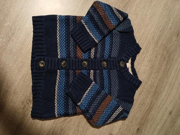 2 leuke truitjes maat 68, Kinderen en Baby's, Babykleding | Maat 68, Zo goed als nieuw, Jongetje of Meisje, Truitje of Vestje