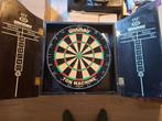dartsbord in kast + 6 dartspijlen, Sport en Fitness, Darts, Ophalen, Zo goed als nieuw, Dartbord met pijlen