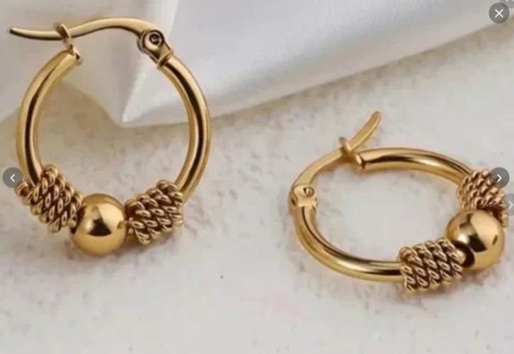 Elegante vergulde oorringen, Handtassen en Accessoires, Oorbellen, Nieuw, Knopjes of Stekers, Goud, Goud, Verzenden