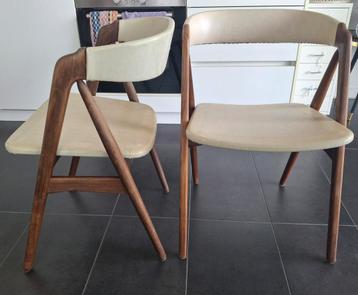 Retro stoelen beschikbaar voor biedingen