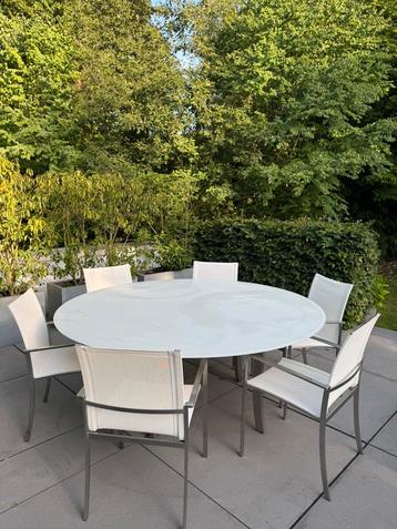 JOLI tafel en 6 stoelen beschikbaar voor biedingen