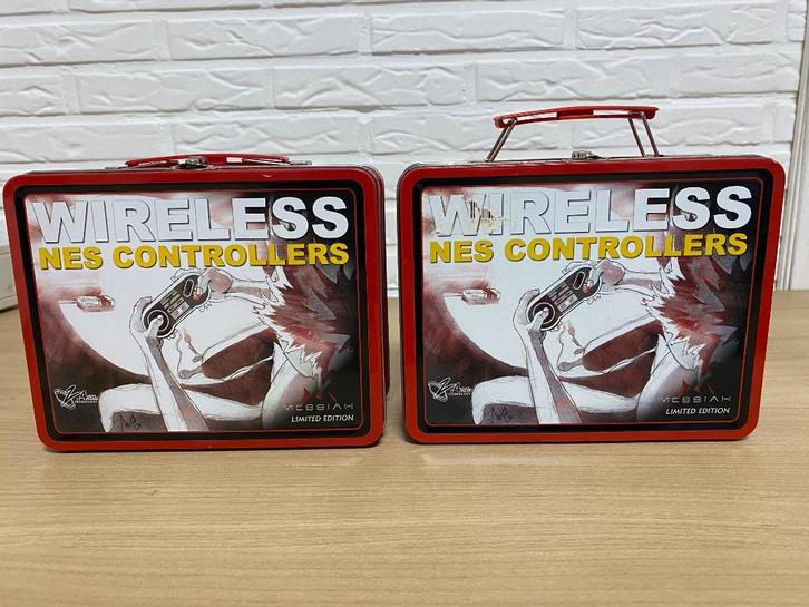 Messiah NES Wireless Controllers Limited Edition, Verzamelen, Complete verzamelingen en Collecties, Ophalen of Verzenden