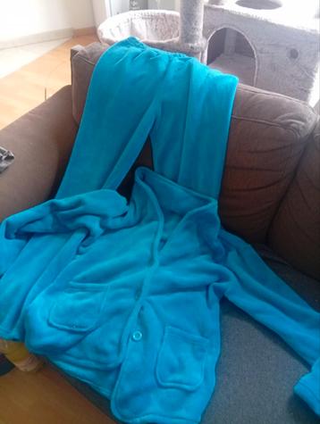 2 delig pyjama  beschikbaar voor biedingen