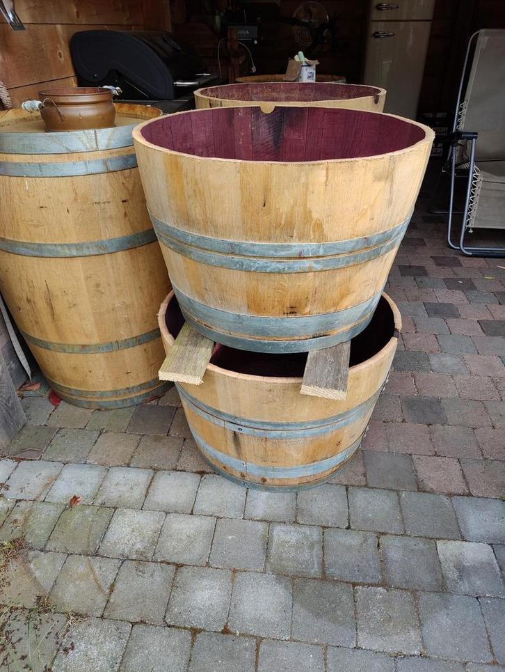 Half wijnvat/halve wijnton/bloembak/halve wijn ton/voederbak, Tuin en Terras, Bloembakken en Plantenbakken, Zo goed als nieuw