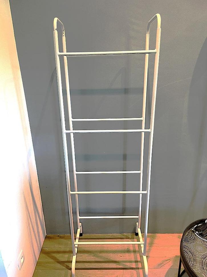 2 metalen rekken voor kratten, Huis en Inrichting, Kasten | Stellingkasten, Gebruikt, Ophalen