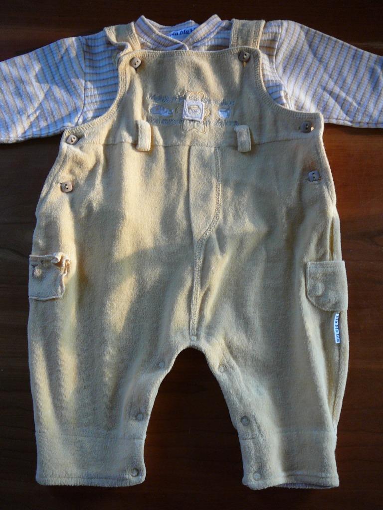 Blablabla een pakje met bijpassend T-shirt, Kinderen en Baby's, Babykleding | Maat 68, Zo goed als nieuw, Jongetje of Meisje, Setje