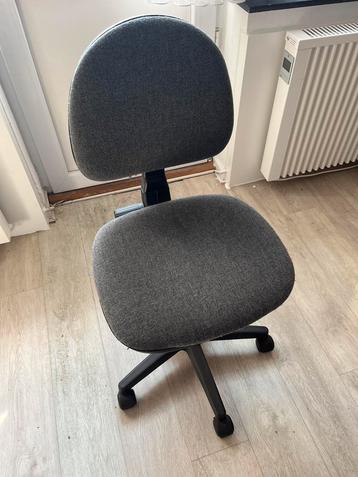 A donner chaise dactylo de bureau beschikbaar voor biedingen