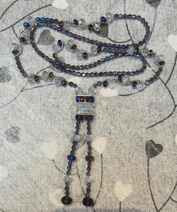 Lange kralenketting beschikbaar voor biedingen