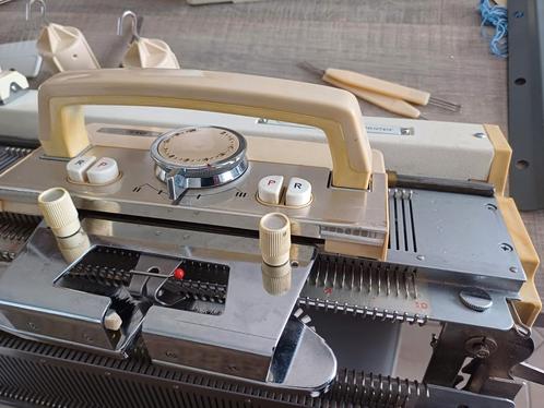 Super koopje empisal knitmaster met uitleg werking, Hobby en Vrije tijd, Breien en Haken, Zo goed als nieuw, Breien, Ophalen