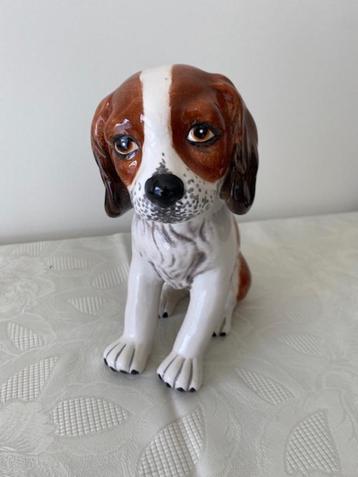 Beeldje hond beschikbaar voor biedingen