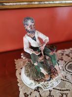 Porselein beeldje Capodimonte, Ophalen