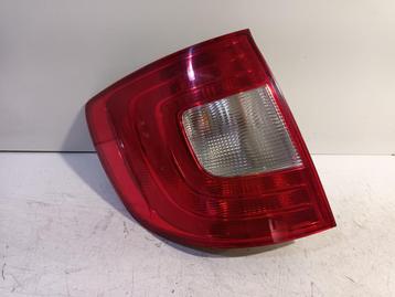 ACHTERLICHT LINKS BUITEN Skoda Superb Combi (3TAC / TAF) beschikbaar voor biedingen