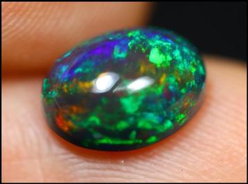 Prachtige Ethiopisch zwarte opaal 1.70ct 0.34g beschikbaar voor biedingen