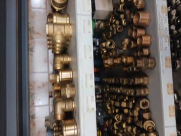 SANITAIRWINKEL  ZIE FOTO,S EN ER IS NOG VEEL MEER -70%. beschikbaar voor biedingen