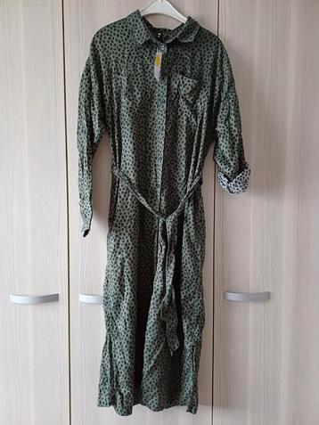 Doorknoopkleedje maat M beschikbaar voor biedingen