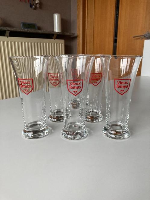 Oude bierglazen (fluitje) ‘Vieux Temps’, Verzamelen, Glas en Drinkglazen, Nieuw, Bierglas, Ophalen of Verzenden