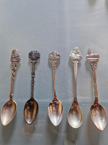 Oude lepels uit de kleine collectie beschikbaar voor biedingen