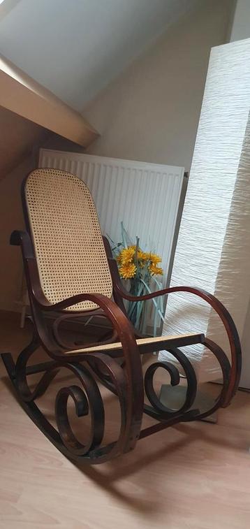 Schommelstoel Thonet beschikbaar voor biedingen