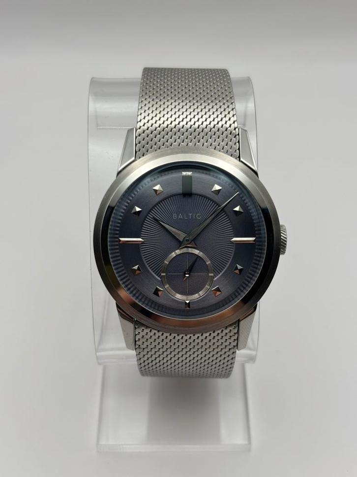 Baltic - Prismic - Grey Blue - 36 mm - 2025, Bijoux, Sacs & Beauté, Montres | Anciennes | Antiquités, Acier, Enlèvement ou Envoi