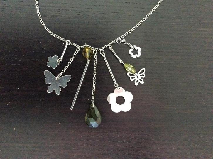 Collier avec pendentifs, Bijoux, Sacs & Beauté, Colliers, Comme neuf, Envoi