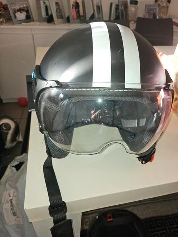 2  broemer  helm beschikbaar voor biedingen