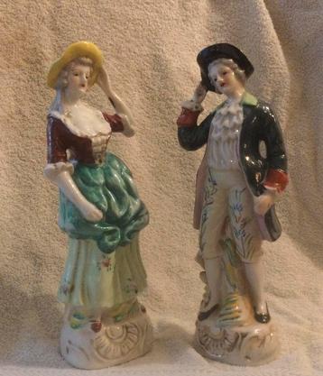 23,5 cm de haut 2 belles figurines