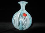 Murano: ravissant petit vase filigranes bleus et blancs!, Antiquités & Art, Antiquités | Vases, Enlèvement ou Envoi