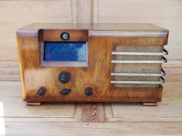 Oude radio in art-decostijl