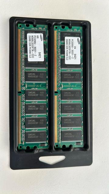2 x Samsung PC3200 256 Mo de mémoire DDR CL3