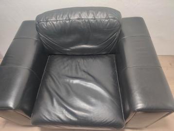 Fauteuil solitaire en cuir brun très foncé  beschikbaar voor biedingen