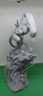 superbe statue d'Alien sur un rocher, Collections, Fantasy, Enlèvement ou Envoi, Neuf