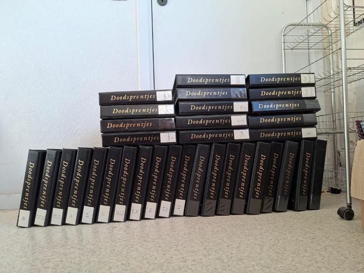 Verzameling bidprentjes in 34 kaften, Verzamelen, Bidprentjes en Rouwkaarten, Bidprentje, Ophalen