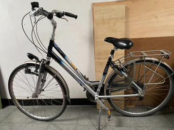 TE KOOP: Damesfiets beschikbaar voor biedingen