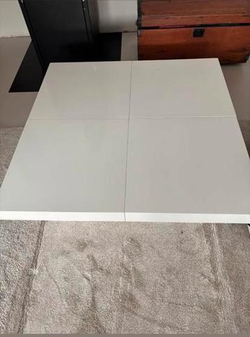 Moderne design salontafel met verborgen opbergruimte beschikbaar voor biedingen