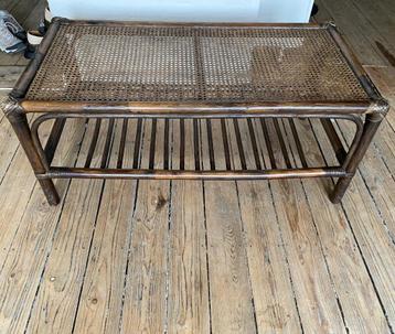 Bamboe tafel beschikbaar voor biedingen